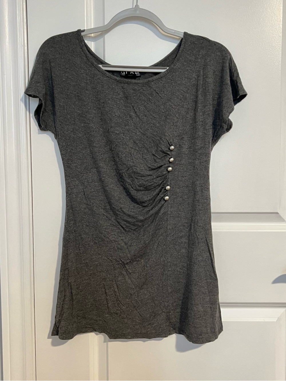 Women's Charcoal Gray Short Sleeve Ruched Pearl-Accent Top